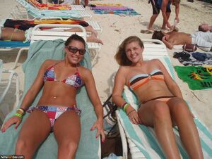 beach nudist girls