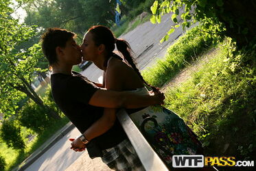 making out in the park. Photo #6