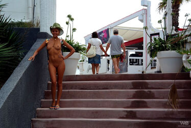 women nude public. Photo #2