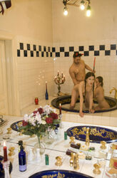 girls masterbating in tub. Photo #2