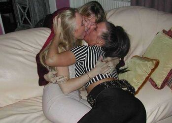 amateur lesbian moms. Photo #3