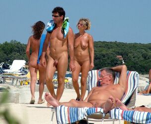 family beach nudist. Photo #5