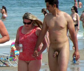 beach nudist. Photo #2