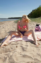 breasts on the beach. Photo #5