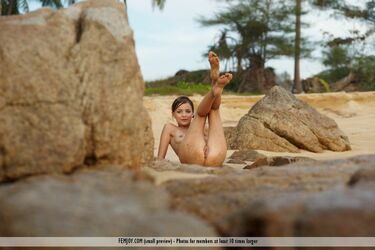 surf girls naked. Photo #1
