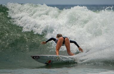 sexy surfing. Photo #3