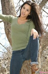 hot latina in jeans. Photo #2