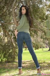 hot latina in jeans. Photo #4