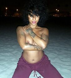 black girl twerking naked. Photo #3